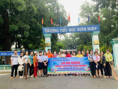 Toàn thể CBGVVC trường Tiểu học Định Hiệp hưởng ứng " Ngày thứ 7 văn minh"